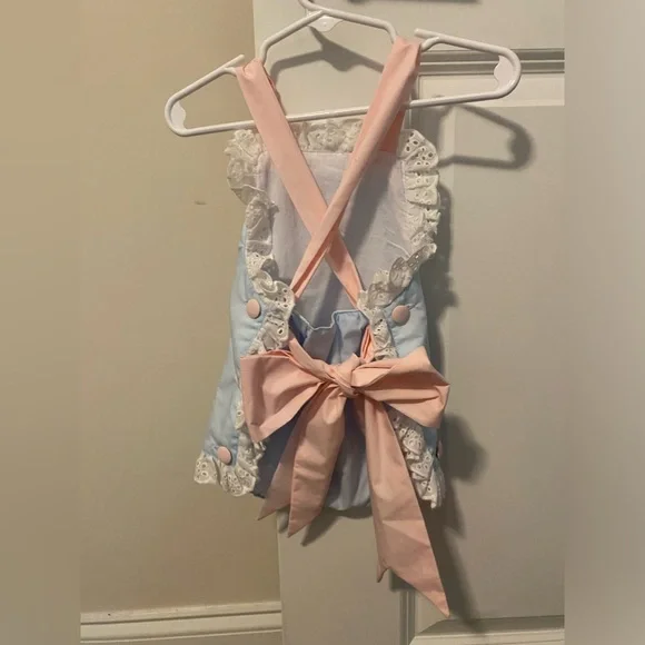 Ruffle Lace romper with bow - Picture 5 of 5